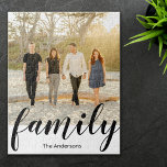 Puzzle Moderna foto de familia de Personalizados de tipog<br><div class="desc">Transforme sus preciados momentos familiares en una actividad entretenida y atractiva con nuestro Moderno rompecabezas de fotos de Jigsaw Personalizado de tipografía simple. Perfecto para las noches de juegos familiares, este rompecabezas personalizado está diseñado para mantener a sus seres queridos conectados y entretenidos. Con un diseño tipográfico depurado y limpio,...</div>