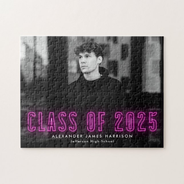 Puzzle Moderno Magenta Neon Clase de Graduación 2025 Foto (Horizontal)
