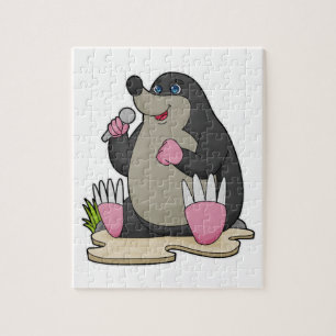 Puzzle Mole como cantante con micrófono