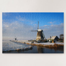 Puzzle Molino de viento en la nieve en un paisaje de invi