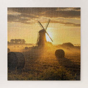 Puzzle Molino de viento holandés en un campo de heno matu