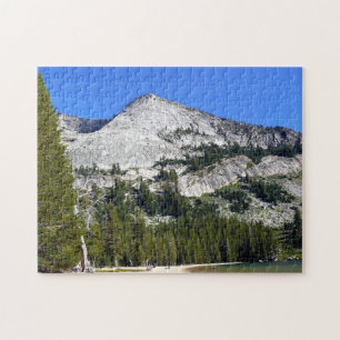 Puzzle Montañas graníticas en el lago Tenaya, Yosemite, C