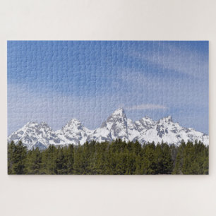 Puzzle Montañas, pinos y cielos azules - 20x30 pulgadas