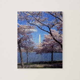 Puzzle Monumento de Washington a través de las flores de