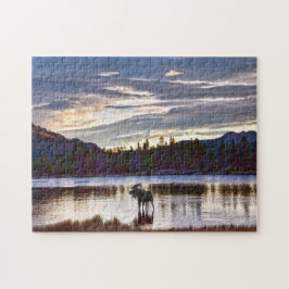 Puzzle Moose del toro en el lago Sprague, Colorado, al am
