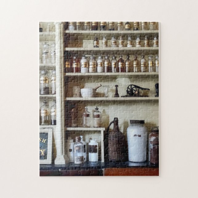 Puzzle Mortero y Pestle y botellas en estanterías (Vertical)
