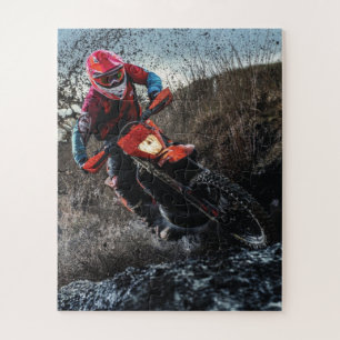 Puzzle Motociclista sucio tirando almohada