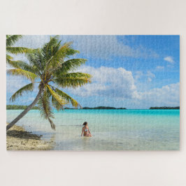 Puzzle Mujer bajo una palmera en el Pacífico