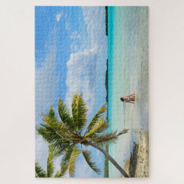 Puzzle Mujer bajo una palmera en el Pacífico