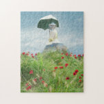 Puzzle Mujer con tradición parasol de Claude Monet<br><div class="desc">Desde el terreno de la escultura de NJ, la escultura inspirada por Woman With a Parasol—Madame Monet and Son, se sienta en su propio lugar en lo alto de una grasiva colina salpicada de adornos rojos, y casi parece presidir su propia sección de tierra. Llamado "En las colinas ocupadas" por...</div>