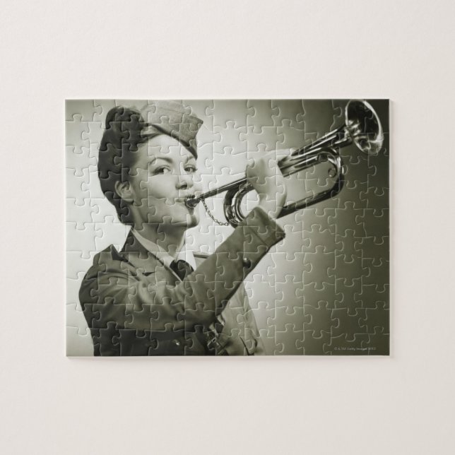 Puzzle Mujer en uniforme del soldado (Horizontal)