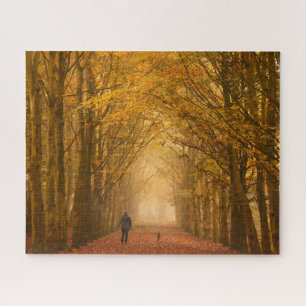 Puzzle Mujer que camina con su perro el mañana de la