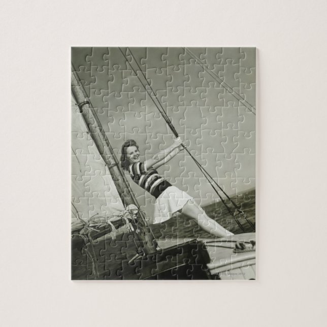 Puzzle Mujer que lleva a cabo el aparejo en el yate (Vertical)