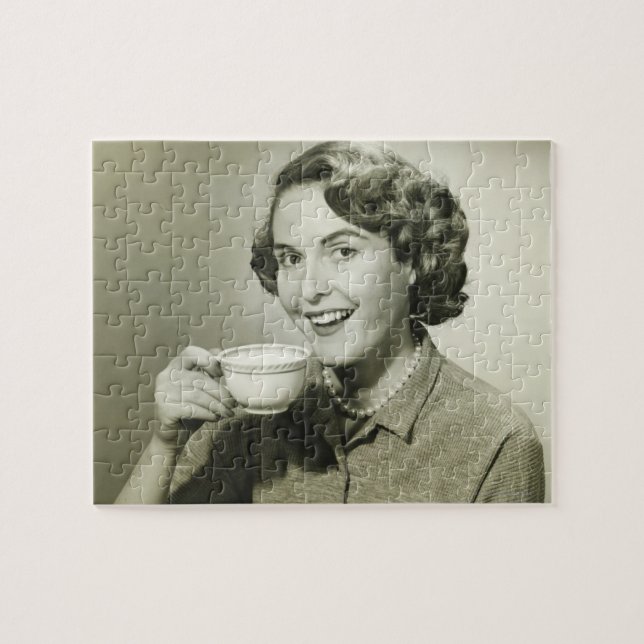 Puzzle Mujer que sostiene las tazas (Horizontal)
