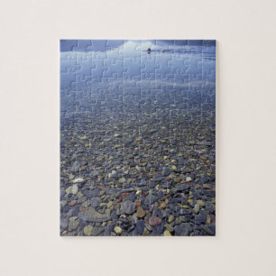 Puzzle NA, EE.UU., Montana, Glacier NP Rocks en lago
