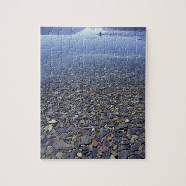 Puzzle NA, EE.UU., Montana, Glacier NP Rocks en lago (Vertical)