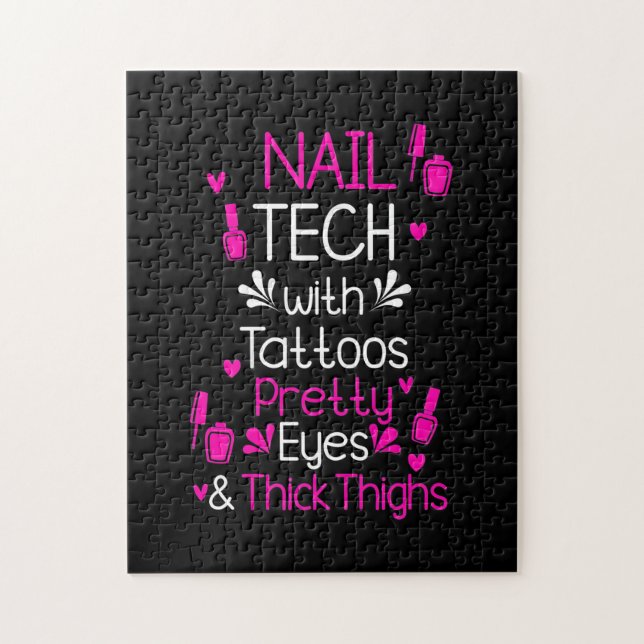 Puzzle Nail Tech Con Tatuajes (Vertical)