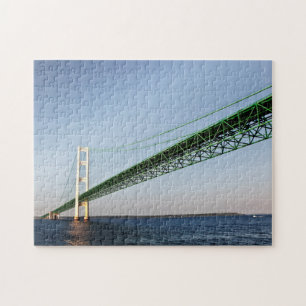 Puzzle Navegando bajo el puente Mackinac