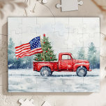 Puzzle Navidades rojos vintage Bandera del árbol de Navid<br><div class="desc">Un camión de Navidades rojos con un árbol de Navidad y una cortina de ducha de Navidades de bandera estadounidense es una manera festiva de mostrar tu amor por Estados Unidos y celebrar las fiestas.</div>