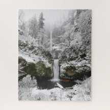 Nieve de invierno en las cataratas de Multnomah en