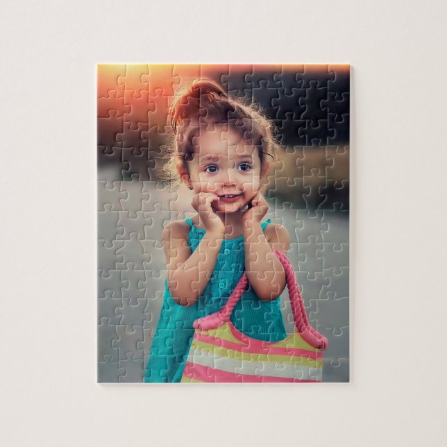 Puzzle Niña pequeña con bolso a rayas (Vertical)