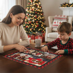 Puzzle Nombre familiar 5 Collage de fotos Red Plaid Moder<br><div class="desc">Family Name 5 Collage de fotos Red Plaid Modern Jigsaw Puzzle presenta un collage de fotos de cinco de tus fotos favoritas con tu apellido personalizado en un elegante guión en blanco sobre un fondo de manto rojo. Personalice editando el texto en los cuadros de texto proporcionados. Perfecto regalo para...</div>