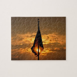 Puzzle Nubes, cielo y bandera al atardecer - 8x10 - 110 p