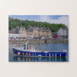 Puzzle Oban Port Scotland Pescador Barco Océano<br><div class="desc">Este impresionante rompecabezas presenta la tradicional e histórica aldea de Oban en Escocia con un bote de pesca en primer plano.</div>