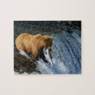 Puzzle Oso Pardo de Alaska atrapando salmón en Brooks