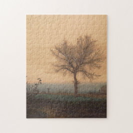 Puzzle Paisaje con un árbol desnudo y una flor