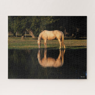 Puzzle Palomino Grazing By Lake Con Reflexión