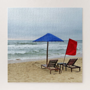 Puzzle Parasol azul junto al mar en la arena, olas, océan