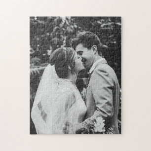 Puzzle Pareja de recién casados en foto de boda sencilla 