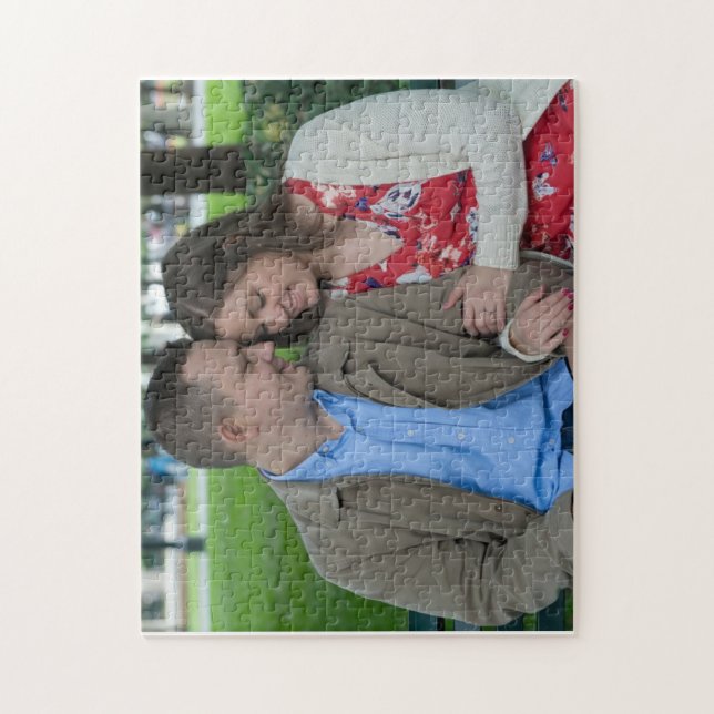 Puzzle Pareja romántica sentada cerca (Vertical)