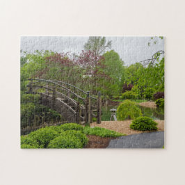 Puzzle Paseo por el jardín en un día nublado