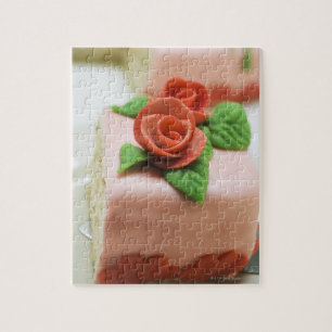 Puzzle Pastel de torta de cumpleaños con rosas de mazapán