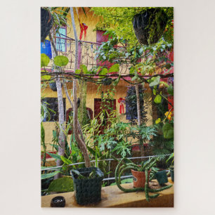 Puzzle Patio interior con plantas colgantes