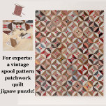 Puzzle Patrón Quilt de trabajo en mosaico Desafiando el r<br><div class="desc">Este desafiante rompecabezas presenta el intrincado y colorido patrón de bobina de un colcha de retazos norteamericano vintage que se encuentra en el Museo de Arte Americano Smithsonian. Disfrute de la abundancia de detalles geométricos de costura a medida que se reparten los tejidos rústicos. En tonos marrones claros, corales, rojos,...</div>