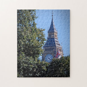 Puzzle Peek-a-Boo - Big Ben sobre los árboles