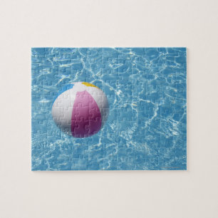 Puzzle Pelota de playa en piscina