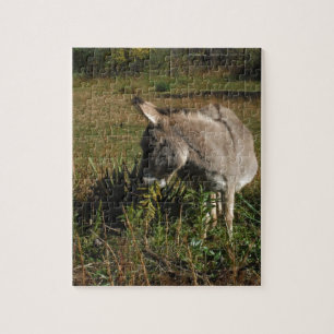 Puzzle Pequeño burro gris con flores silvestres
