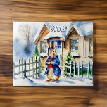 Puzzle Peter rabbit Navidades de invierno regalos nombre<br><div class="desc">Navidades con temática de invierno Peter rabbit regalo para los niños rompecabezas de nombre personalizado,  un lindo conejito en una chaqueta azul frente a una cabaña de invierno nevada encantadores Navidades regalos para los niños</div>