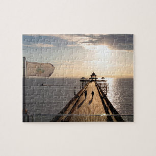 Puzzle Pier en Sunset - Clevedon, Somerset, Reino Unido -