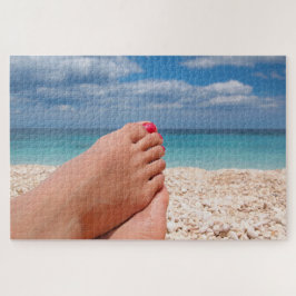 Puzzle Pies con el esmalte de uñas en la playa