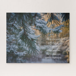 Puzzle Pino cubierto de nieve en el bosque invernal