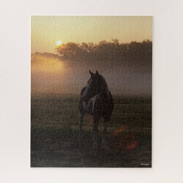 Puzzle Pintar Caballo De Pie En Niebla Al Amanecer (Vertical)