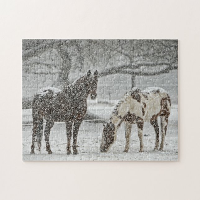 Puzzle Pintura, caballos marrones parados en la nieve en  (Horizontal)