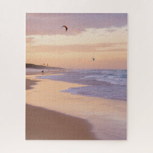 Puzzle Playa al atardecer, olas del océano, gente volando