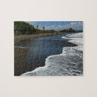 Puzzle Playa negra de la arena en Waimea, Kauai, Hawaii
