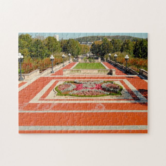 Puzzle Plaza de Frankfort, Kentucky. (Horizontal)